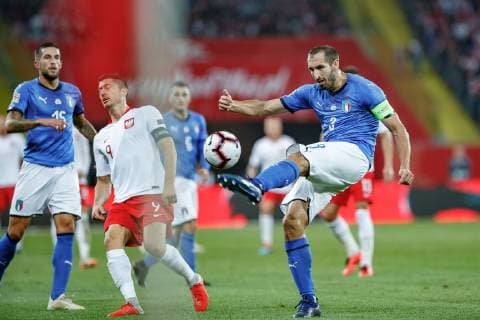 Fußball, Nations League, Polen - Italien 2018.10.14 Chorzow Pilka Nozna Reprezentacja Liga Narodow Polska - Wlochy N z Giorgio Chiellini, Robert Lewandowski Foto Tomasz Folta PressFocus 2018.10.14 Chorzow Football Uefa Nations League 2019 Poland - Italy Giorgio Chiellini, Robert Lewandowski Credit: Tomasz Folta PressFocus NEWSPIX.PL --- Newspix.pl  20181014PF_TF008