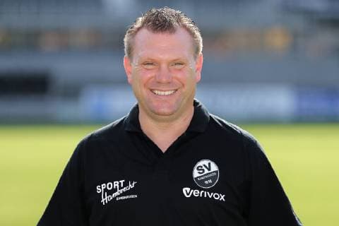 Uwe Koschinat Trainer Head Coach SVS Single Action Action Game Scene Portrait Portrait Soccer 2 Bundesliga Coach performance at SV Sandhausen DFL REGULATIONS PROHIBIT ANY USE OF PHOTOGRAPH AS IMAGE SEQUENCES AND OR QUASI VIDEO xozx