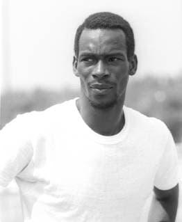 Bob Beamon erzielte bei den Olympischen Spielen 1968 in Mexiko mit 8,90 m im Weitsprung einen Fabelweltrekord. Unser Bild zeigt Beamon am 10.10.1968 im Portrait *** Bob Beamon scored a fabulous world record in the Olympic Games 1968 in Mexico with 8 90 m in the long jump. Our picture shows a portrait of Beamon on 10 10 1968 HM