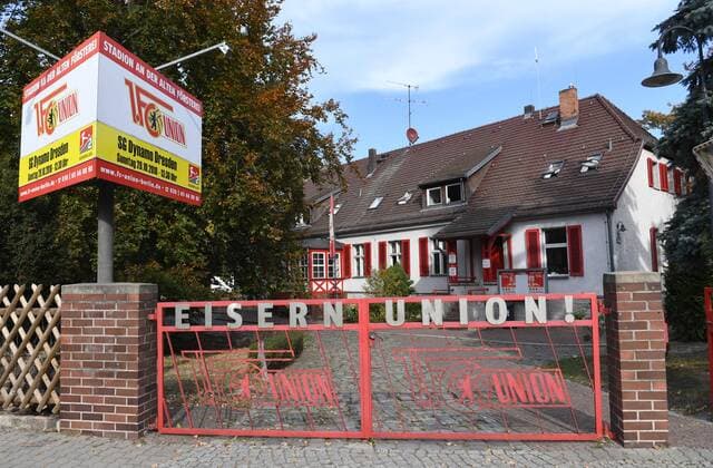Football Men Season 2018 2019 2 Bundesliga 1 FC Union Berlin Planned expansion of the stadium An der Alten Försterei 22012 to 37,000 seats First day of early public participation in the project-related development plan 9 69 SU of the Senate Department for Urban Development and Housing in the picture View of the foresters house to the stadium At the Alte Försterei 15 10 2018 Copyright: xMatthiasxKochx