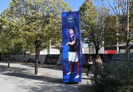 Football Men Season 2018 19 Nations League 4 Gameday Internationals in Saint Denis France Germany on the way to the Stade de France is pointed to the game Picture of Benjamin Pavard France 16 10 2018 Copyright: xMatthiasxKochx