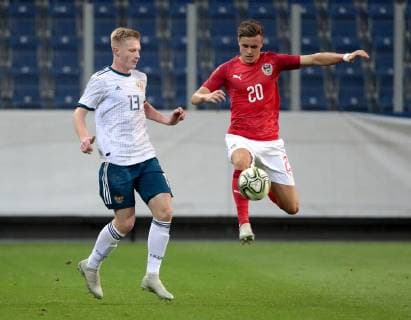 Fußball, U21 EM Quali, Österreich - Russland SOCCER - Under-21 EURO 2019, AUT VS RUS SANKT POELTEN,AUSTRIA,16.OCT.18 - SOCCER - OEFB international match Länderspiel Under-21 European Championship EM Europameisterschaft 2019, qualification, Austria vs Russia. Image shows Nikolai Rasskazov (RUS) and Christoph Baumgartner (AUT). GEPAxpictures xWalterxLuger