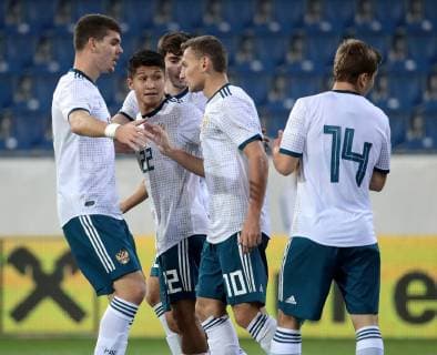 Fußball, U21 EM Quali, Österreich - Russland SOCCER - Under-21 EURO 2019, AUT VS RUS SANKT POELTEN,AUSTRIA,16.OCT.18 - SOCCER - OEFB international match Länderspiel Under-21 European Championship EM Europameisterschaft 2019, qualification, Austria vs Russia. Image shows the rejoicing of Ilzat Akhmetov, Fedor Chalov and Ivan Oblyako (RUS). GEPAxpictures xWalterxLuger