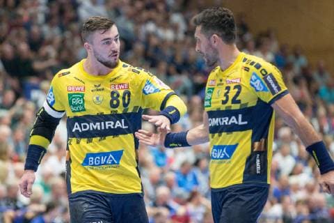 Jannik Kohlbacher Nr 80 Rhein Neckar Löwen and Alexander Patersson Nr 32 Rhine Neckar Löwen clap off Bergischer HC vs Rhein Neckar Löwen Handball DHB Pokal Eighth finals 16 10 18 Solingen NRW Germany Klingenhalle Copyright: xdnet_cdnx