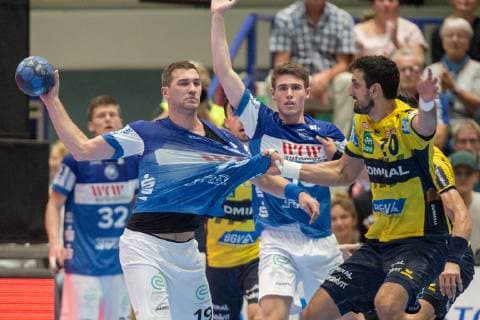 Ilija Abutovic No. 20 Rhein Neckar Löwen draws Tomas Babak No. 19 Bergischer HC on the jersey in between Yannick Fraatz No. 18 Bergischer HC Bergischer HC vs Rhein Neckar Löwen Handball DHB Cup Eight Finals 16 10 18 Solingen NRW Germany Klingenhalle Copyright: xdnet_cdnx