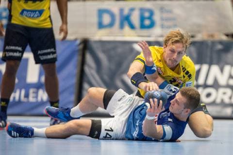 Jesper Nielsen 36 Rhein Neckar Löwen and Maciej Majdzinski Nr 14 Bergischer HC in the fight for the ball on the ground Bergischer HC vs Rhein Neckar Löwen Handball DHB Cup Eighth finals 16 10 18 Solingen NRW Germany Klingenhalle Copyright: xdnet_cdnx
