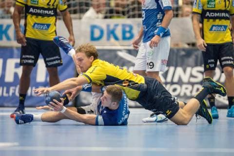 Jesper Nielsen 36 Rhein Neckar Löwen and Maciej Majdzinski Nr 14 Bergischer HC in the fight for the ball on the ground Bergischer HC vs Rhein Neckar Löwen Handball DHB Cup Eighth finals 16 10 18 Solingen NRW Germany Klingenhalle Copyright: xdnet_cdnx