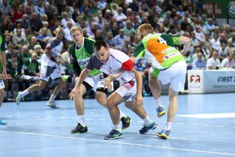 Marino Maric Melsungen in a duel with Stefan Kneer Wetzlar right left Anton Lindskog Wetzlar HSG Wetzlar vs MT Melsungen Handball DHB Pokal 16 10 2018 HSG Wetzlar vs MT Melsungen Handball DHB Pokal 16 10 2018 Wetzlar Copyright: xEIBNER RenexWeissx EP_RWS