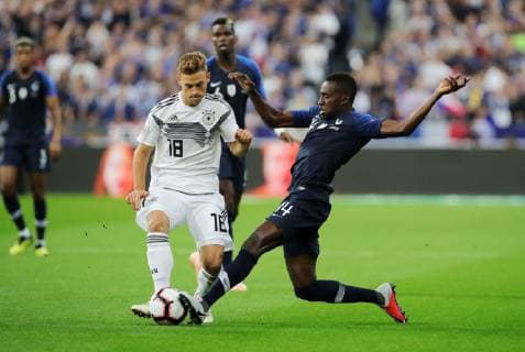 Joshua Kimmich Blaise Matuidi action match scene duel sports football football UEFA Nations League international match national team DFB Mens Season 2018 2019 16 10 2018 France FRA VS Germany GER DFL regulations prohibit any use of images as image sequences and or quasi video