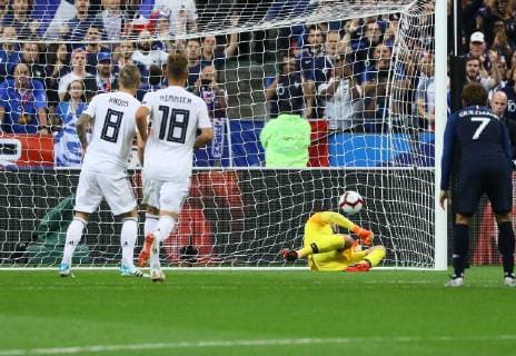 goal Goal to 0 1 for Toni Kroos Germany Germany by penalty against goalkeeper Hugo Lloris France France 16 10 2018 France vs Germany 4 Matchday UEFA Nations League Stade de France DISCLAIMER DFB regulations prohibit any use of photographs as image sequences and or quasi video
