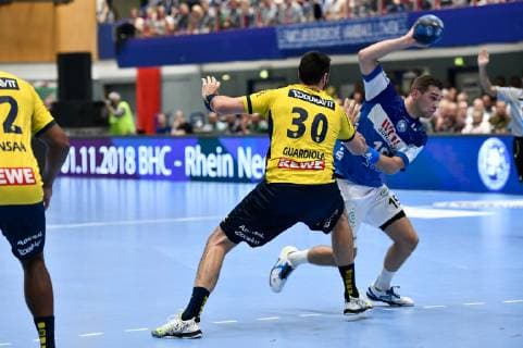 GER DHB Cup knockout rounds BHC06 vs Rhein Neckar Loewen 16 10 2018 Klingenhalle Solingen GER DHB Cup knockout rounds BHC06 vs Rhein Neckar Loewen Pictures in the picture Gedeon Guardiola Villaplana Rhein Neckar Löwen 30 against Tomas Babak BHC 19 nordphotox xFreund nph00018