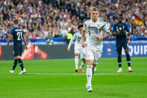 16 10 2018 xkvx Football Nations League France Germany emspor v l goal Torjubel Goal celebration celebrate the goal 0 1 by Toni Kroos DFB German Football Association with the team DFL DFB REGULATIONS PROHIBIT ANY USE OF PHOTOGRAPH as IMAGE SEQUENCES and or QUASI VIDEO Paris