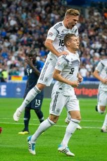 16 10 2018 xkvx Football Nations League France Germany emspor v l goal Torjubel Goal celebration celebrate the goal 0 1 by Toni Kroos DFB German Football Association with the team DFL DFB REGULATIONS PROHIBIT ANY USE OF PHOTOGRAPH as IMAGE SEQUENCES and or QUASI VIDEO Paris