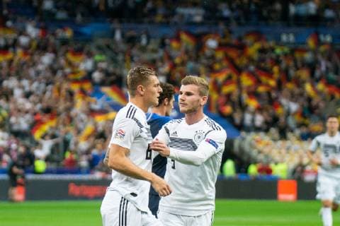 16 10 2018 xkvx Football Nations League France Germany emspor v l goal Torjubel Goal celebration celebrate the goal 0 1 by Toni Kroos DFB German Football Association with the team DFL DFB REGULATIONS PROHIBIT ANY USE OF PHOTOGRAPH as IMAGE SEQUENCES and or QUASI VIDEO Paris