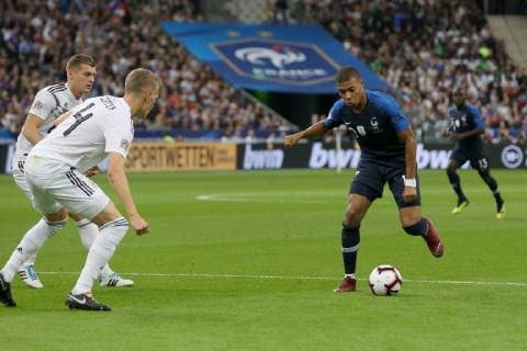 Toni Kroos Germany Matthias Ginter Germany Kylian Mbappe France UEFA Nations League 2018 19 France vs Germany France vs Germany UEFA Nations League 2018 19 Football 16 10 2018 Paris Copyright: xLanger Eibner-Pressefotox EP_HLR