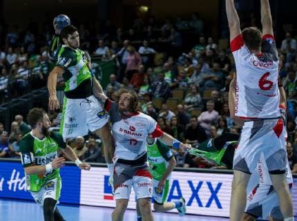 Germany Wetzlar Rittal Arena 16 10 2018 Handball 1 DKB Bundesliga DHB Cup Eighth finals HSG Wetzlar MT Melsungen Picture of Maximilian Holst HSG Wetzlar 22 Stefan Cavor HSG Wetzlar 77 Timm Schneider MT Melsungen 19 Finn Lemke MT Melsungen 6 Copyright: HMBxMedia ThomasxJäger