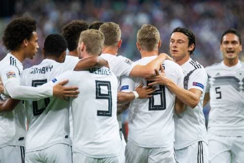 16 10 2018 xkvx Football Nations League France Germany emspor v l goal Torjubel Goal celebration celebrate the goal 0 1 by Toni Kroos DFB German Football Association with the team DFL DFB REGULATIONS PROHIBIT ANY USE OF PHOTOGRAPH as IMAGE SEQUENCES and or QUASI VIDEO Paris