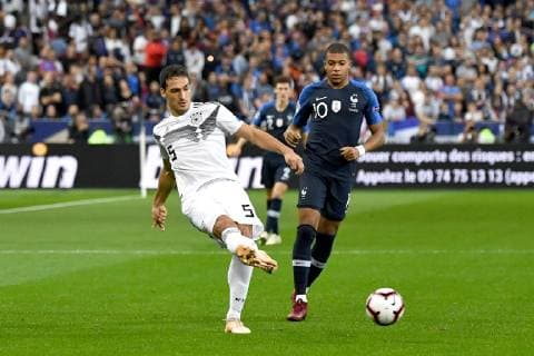 Soccer Men Season 2018 19 Nations League 4 Gameday International Friendlies in Saint Denis France Germany Mats Hummels No 5 Germany Kylian Mbappe No 10 France 16 10 2018 Copyright: xMatthiasxKochx