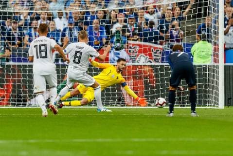 Paris France 16 10 2018 UEFA Champions League League A Group 1 France Germany Goal to 0 1 Goalkeeper Toni Kroos GER DeFodi048