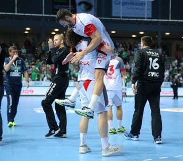 16 10 2018 xfgx Handball DHB Cup HSG Wetzlar MT Melsungen emspor v l Nr 19 Timm Schneider MT Melsungen Nr 17 Felix Danner MT Melsungen Nr 16 Nebosja Simic MT Melsungen DFL DFB REGULATIONS PROHIBIT ANY USE OF PHOTOGRAPHS as IMAGE SEQUENCES and or QUASI VIDEO