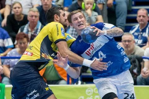 Ilija Abutovic Nr 20 Rhein Neckar Löwen in a duel with Linus Arnesson No. 24 Bergischer HC Bergischer HC vs Rhein Neckar Löwen Handball DHB Cup Eighth finals 16 10 18 Solingen NRW Germany Klingenhalle Copyright: xdnet_cdnx
