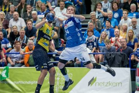 Linus Arnesson Nr 24 Bergischer HC at the throw Bergischer HC vs Rhein Neckar Löwen Handball DHB Cup Eight finals 16 10 18 Solingen NRW Germany Klingenhalle Copyright: xdnet_cdnx