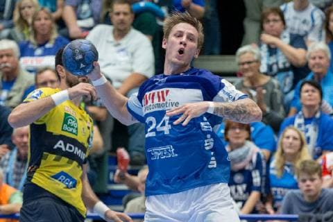 Linus Arnesson Nr 24 Bergischer HC at the throw Bergischer HC vs Rhein Neckar Löwen Handball DHB Cup Eight finals 16 10 18 Solingen NRW Germany Klingenhalle Copyright: xdnet_cdnx