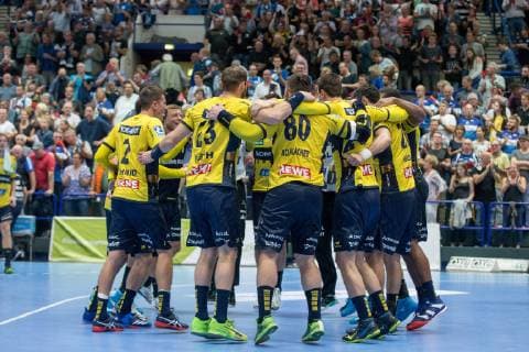 Andy Schmid Nr 2 Rhein Neckar Löwen Steffen Fäth Nr 23 Rhein Neckar Löwen Jannik Kohlbacher Nr 80 Rhein Neckar Löwen Ilija Abutovic Nr 20 Rhein Neckar Löwen and others are happy about the victory in Solingen Bergischer HC vs Rhein Neckar Löwen Handball DHB Pokal Eighth finals 16 10 18 Solingen NRW Germany Klingenhalle Copyright: xdnet_cdnx