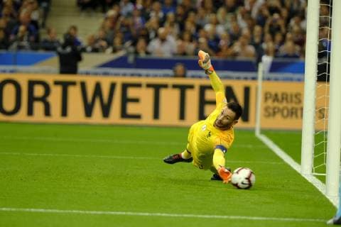 October 16, 2018 - Saint Denis, Seine Saint Denis, France - The goalkeeper of French Team HUGO LLORIS in action during the UEFA Nations league soccer, group stage day 4, between France and Germany at the Stade de France in St Denis - France..France won 2-1 Soccer 2018 - France 2-1 Germany - ZUMAp119 20181016_zaf_p119_010 Copyright: xPierrexSteveninx