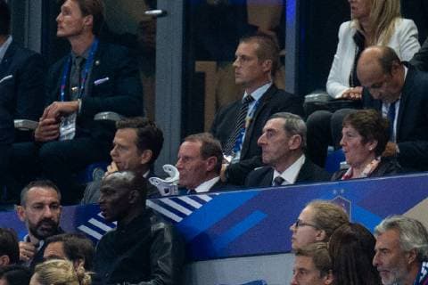 16 10 2018 xkvx Football Nations League France Germany emporer Oliver Bierhoff Manager DFB German Football Association Daniel Nevile Federal Cross of Merit on Suit with Mrs DFL DFB REGULATIONS PROHIBIT ANY USE OF PHOTOGRAPH as IMAGE SEQUENCES and or QUASI VIDEO Paris