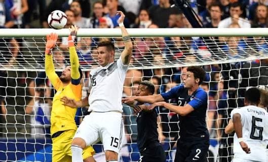 Hugo Lloris Goalkeeper France Catches the Ball Niklas Süle Germany France Germany France Germany UEFA Nations Cup National Team DFB 2018 Football Soccer Soccer Men Germany France France Paris 16 10 2018