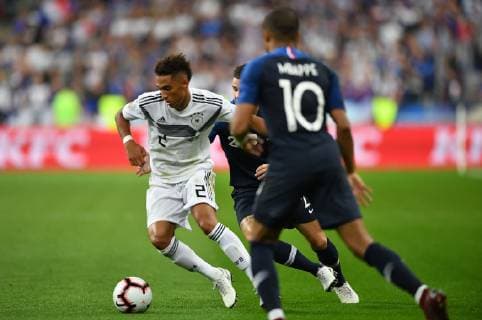 Thilo Kehrer Germany in a duel with Lucas Hernandez France Kylian Mbappe France France Germany France Germany UEFA Nations Cup National Team DFB 2018 Football Soccer soccer Men Germany France France Paris 16 10 2018