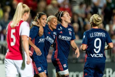 Olympiquue Lyonnais celebrate the goal of Amel Majri of Olympique Lyonnais during the UEFA Women s Champions League round of 16 first leg match between Ajax Amsterdam and Olympique Lyonnais at Sportpark De Toekomst on October 17, 2018 in Amsterdam, The Netherlands UEFA Women s Champions League 2018 2019 xVIxVIxImagesx xGerritxvanxKeulenxIVx 12480145