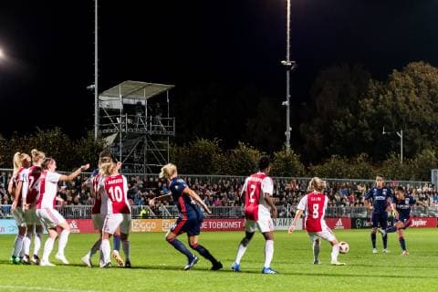 Selma Bacha of Olympique Lyonnais (R) scores a freek kick during the UEFA Women s Champions League round of 16 first leg match between Ajax Amsterdam and Olympique Lyonnais at Sportpark De Toekomst on October 17, 2018 in Amsterdam, The Netherlands UEFA Women s Champions League 2018 2019 xVIxVIxImagesx xGerritxvanxKeulenxIVx 12480154