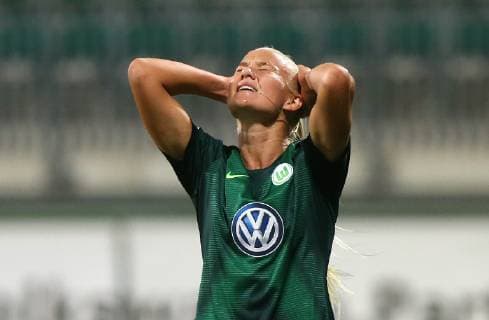 VfL vs Atletico Madrid CL Wolfsburg Germany 17 10 2018 FOOTBALL VfL Wolfsburg vs Atletico Madrid Champions League Eighth finals season 2015 2016 Volkswagen Arena Image shows Pernille Harder VfL Wolfsburg disappointed sad dejected desperate down frustration frustrated disappointment Wolfsburg