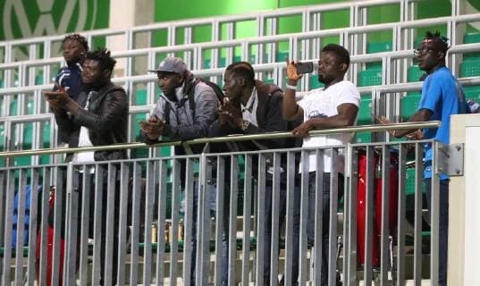 VfL vs Atlético Madrid CL Wolfsburg Germany 17 10 2018 FOOTBALL VfL Wolfsburg vs Atlético Madrid Champions League Eighth finals season 2015 2016 Volkswagen Arena Image shows VfL Fans Fluchtlinge Wolfsburg