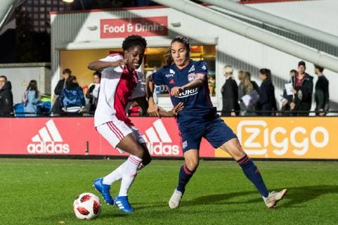 (L-R) Liza van der Most of Ajax women, Amel Majri of Olympique Lyonnais during the UEFA Women s Champions League round of 16 first leg match between Ajax Amsterdam and Olympique Lyonnais at Sportpark De Toekomst on October 17, 2018 in Amsterdam, The Netherlands UEFA Women s Champions League 2018 2019 xVIxVIxImagesx xGerritxvanxKeulenxIVx 12480251
