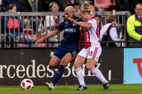 (L-R) Shanice van de Sanden of Olympique Lyonnais, Linda Bakker of Ajax women during the UEFA Women s Champions League round of 16 first leg match between Ajax Amsterdam and Olympique Lyonnais at Sportpark De Toekomst on October 17, 2018 in Amsterdam, The Netherlands UEFA Women s Champions League 2018 2019 xVIxVIxImagesx xGerritxvanxKeulenxIVx 12480281