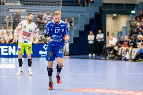 DHB Pokal VfL Gummersbach FRESH ON Goeppingen 17 10 2018 SCHWALBE arena Gummersbach Marvin Summer 17 VfL Gummersbach Jacob Bagersted 14 Fresh On Goeppingen DHB Cup VfL Gummersbach SG BBM Bietigheim Gummersbach Schwalbe arena
