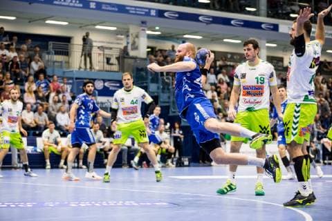DHB Cup VfL Gummersbach FRISCH ON Goeppingen 17 10 2018 SCHWALBE arena Gummersbach Alexander Becker 45 VfL Gummersbach Ivan Sliskovic 19 Fresh On Goeppingen DHB Cup VfL Gummersbach SG BBM Bietigheim Gummersbach Schwalbe arena