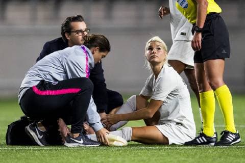 181017 Paris Andrine Hegerberg with injury during the final round of the Champions League between Linköping and Paris Saint Germain on October 17, 2018 in Linköping  Copyright: PETERxHOLGERSSON BB181017PH015