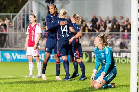 (L-R) Vita van der Linden of Ajax women, Wendie Renard of Olympique Lyonnais, Ada Hegerberg of Olympique Lyonnais, Eugenie Le Sommer of Olympique Lyonnais, goalkeeper Lize Kop of Ajax women during the UEFA Women s Champions League round of 16 first leg match between Ajax Amsterdam and Olympique Lyonnais at Sportpark De Toekomst on October 17, 2018 in Amsterdam, The Netherlands UEFA Women s Champions League 2018 2019 xVIxVIxImagesx xGerritxvanxKeulenxIVx 12480400