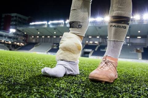 181017 Paris Andrine Hegerberg with injury after the final finale of the Champions League between Linköping and Paris Saint Germain on October 17, 2018 in Linköping  Copyright: PETERxHOLGERSSON BB181017PH020