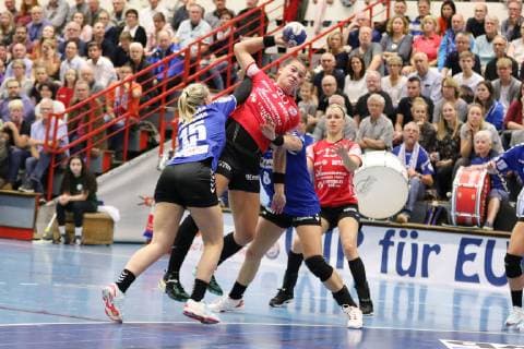 HSG Blomberg Lippe 8 right HSG Blomberg Lippe vs Thueringer HC Handball 1 Women Bundesliga 17 10 2018 HSG Blomberg Lippe vs Thueringer HC Handball 1 Bundesliga Women 17 10 2018 Blomberg Copyright: xEIBNER JanxStrohdiekx EP_JSK