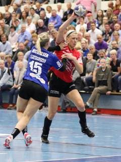 Kirsztina Triscsuk Thueringer HC 15 vs Celine Michielsen HSG Blomberg Lippe 15 left HSG Blomberg Lippe vs Thueringer HC Handball 1 Women Bundesliga 17 10 2018 HSG Blomberg Lippe vs Thueringer HC Handball 1 Bundesliga Women 17 10 2018 Blomberg Copyright: xEIBNER JanxStrohdiekx EP_JSK
