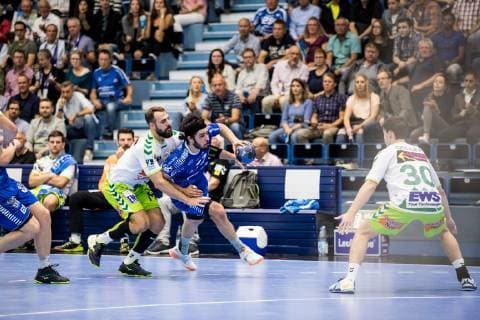 DHB Cup VfL Gummersbach FRISCH ON Goeppingen 17 10 2018 SCHWALBE arena Gummersbach Pouya Norouzi 77 VfL Gummersbach Axel Goller 30 Fresh On Goeppingen DHB Cup VfL Gummersbach SG BBM Bietigheim Gummersbach Schwalbe arena