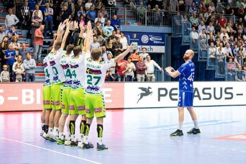 DHB Pokal VfL Gummersbach FRESH ON Goeppingen 17 10 2018 SCHWALBE arena Gummersbach Alexander Becker 45 VfL Gummersbach Marco Rentschler 27 Fresh On Goeppingen Kresimir Kozina 44 Fresh On Goeppingen DHB Cup VfL Gummersbach SG BBM Bietigheim Gummersbach Schwalbe arena