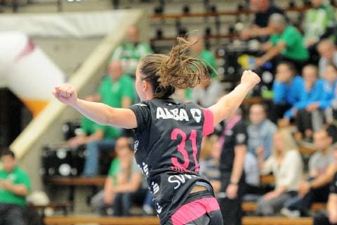 Kelly Vollebregt TusSies Metzingen 31 rejoices TusSies Metzingen Handball HBF League match 17 10 2018 Photo TBaur Eibner FrischAuf Goeppingen vs. TusSies Metzingen Goeppingen Copyright: xEIBNER TobiasxBaurx EP_TBR