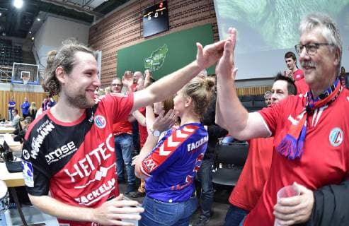 17 10 2018 Handball DHB Pokal Eighth finals season 2018 2019 DJK Rimpar Wolves HC Erlangen HCE OGo Johannes Sellin 5 HC Erlangen HCE rejoicing joy after the end of the game Fans fan block