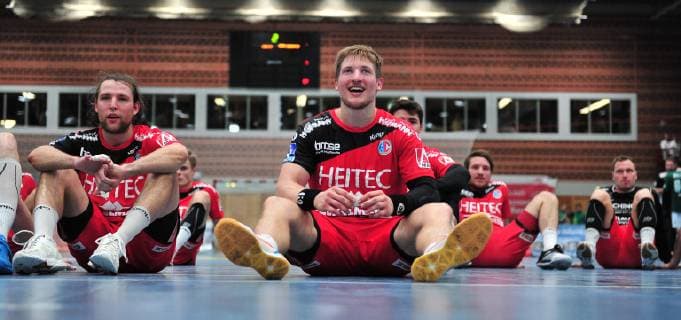17 10 2018 Handball DHB Pokal Eighth finals season 2018 2019 DJK Rimpar Wolves HC Erlangen HCE OGo Johannes Sellin 5 HC Erlangen HCE Jan Schäffer 25 HC Erlangen HCE sit on the ground after the match has ended
